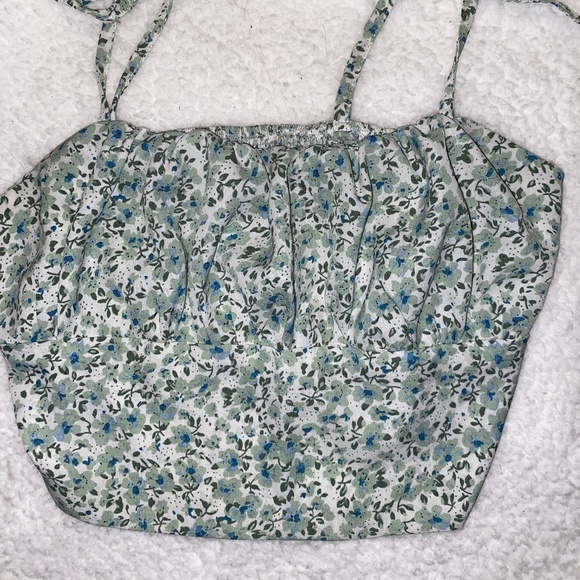 SHEIN Tops - Tie-able straps crop top